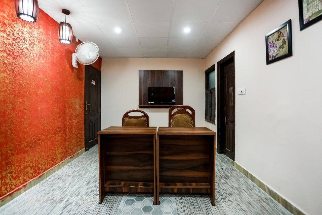 Oyo 72993 Hotel The Gold Faridabad Esterno foto