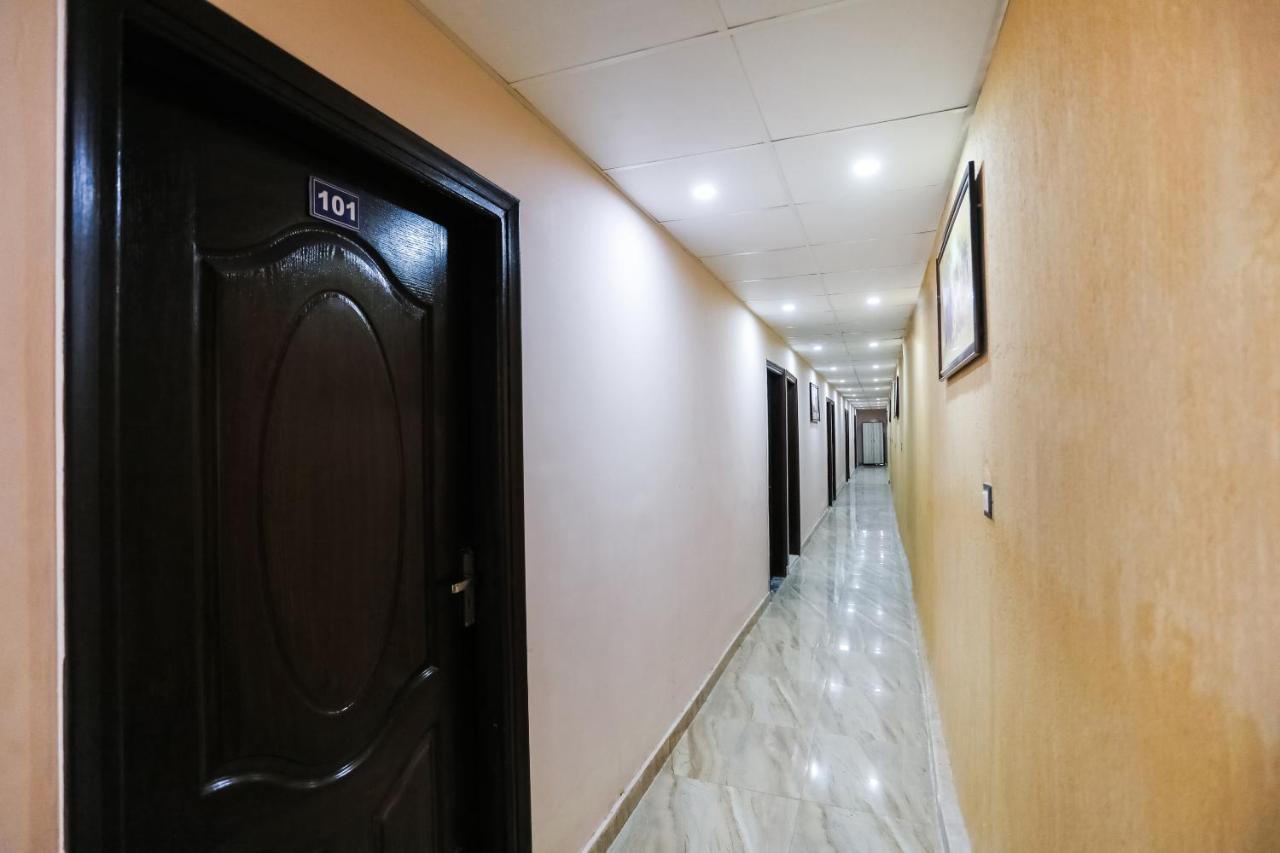Oyo 72993 Hotel The Gold Faridabad Esterno foto
